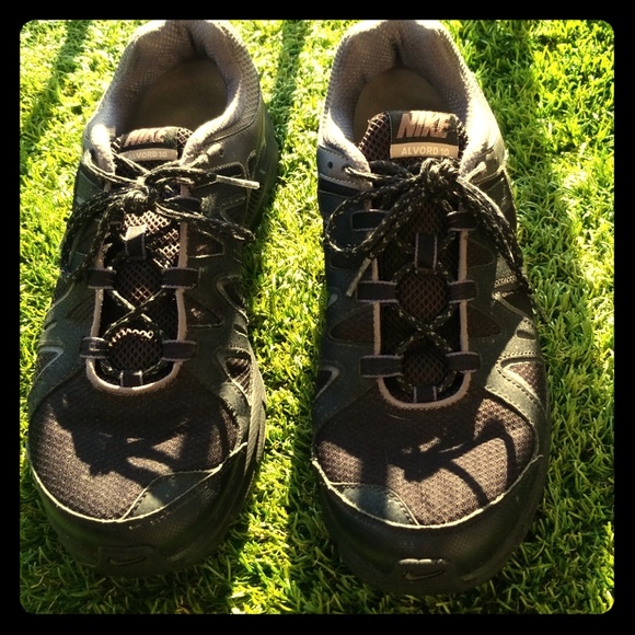 Nike Sport Shoes - Picture 1 of 4